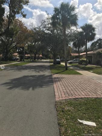 Miami Lakes Residential, 6961 Bottlebrush Dr, Miami Lakes, Florida 33014, image 2