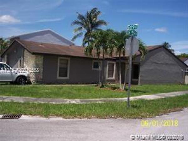 Lakes, 6012 SW 129th Ct, Kendale Lakes, Florida 33183, image 2