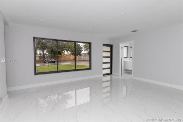 Heftler Homes, 4010 SW 103rd Ct, Westwood Lakes, Florida 33165, image 2