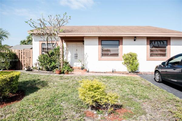 Cedar Landing At The Hammocks, 9714 SW 148th Ct, The Hammocks, Florida 33196, image 2