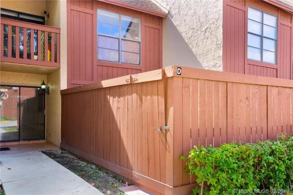 Snapper Village, 6435 SW 116th Pl #D15, Kendall, Florida 33173, image 2