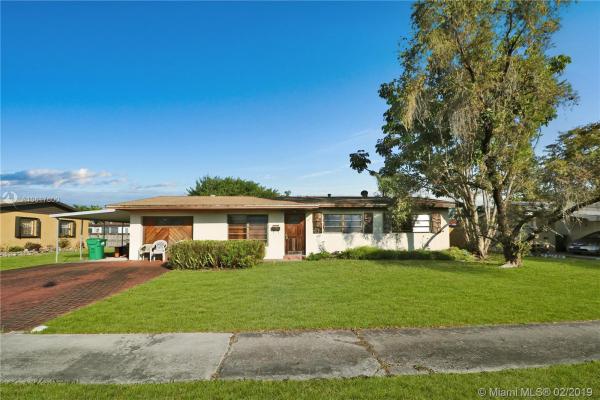 Heftler Homes, 4335 SW 102nd Ct, Westwood Lakes, Florida 33165, image 2