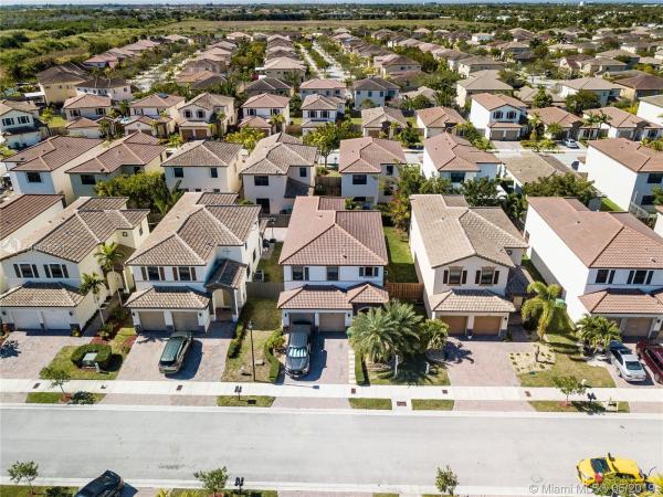 The Tides At Isles Of Bayshore, 22764 SW 92nd Pl, Cutler Bay, Florida 33190, image 2