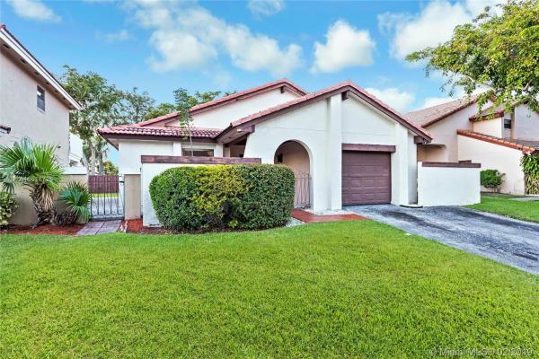Patio Homes At The Moors, 17618 NW 62nd Pl N, Country Club, Florida 33015, image 2