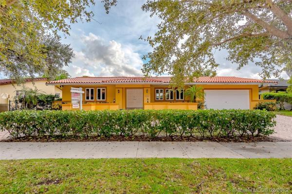 Loch Lomond, 7010 Gleneagle Dr, Miami Lakes, Florida 33014, image 2