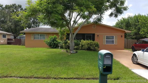 902 SW Curtis St, Florida 34983, image 2