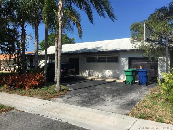 Miami Lakes Residential, 14310 Leaning Pine Dr, Miami Lakes, Florida 33014, image 2