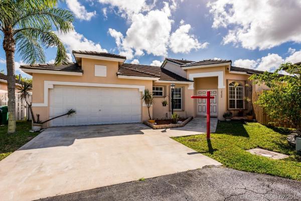 Courtyards At Deerwood, 14500 SW 123rd Pl, Three Lakes, Florida 33186, image 2