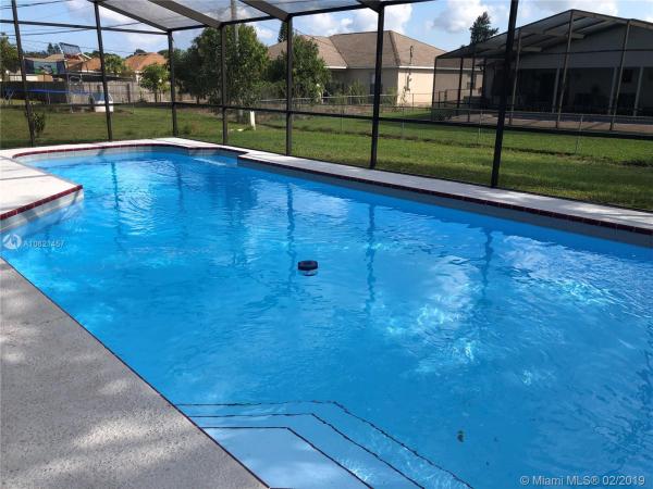 768 NW Floresta Dr, Florida 34983, image 2