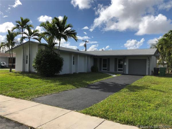 Point Royale, 19610 Lenaire Dr, Cutler Bay, Florida 33157, image 2