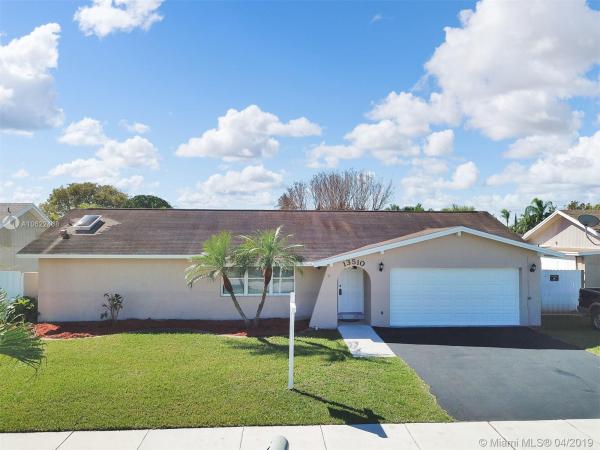 Calusa Club Estates, 13510 SW 97th St, The Crossings, Florida 33186, image 2
