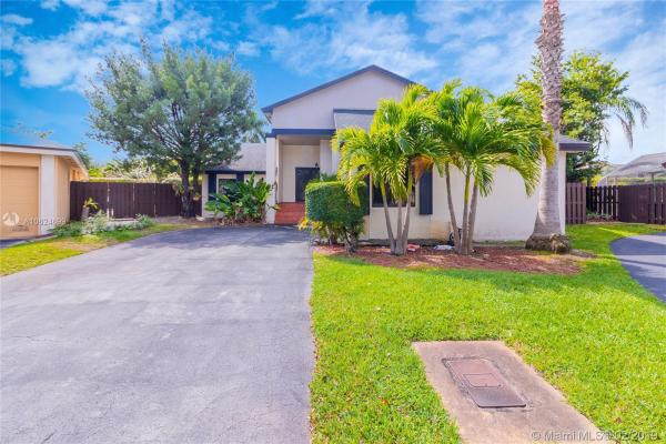 Lakes Of The Meadow, 5435 SW 152nd Place Cir, Kendall West, Florida 33185, image 2