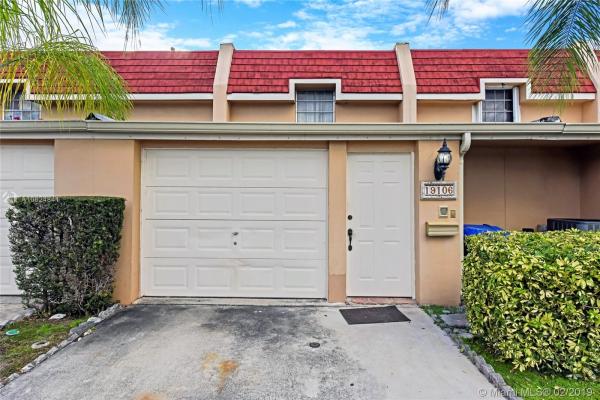 Country Club Of Miami Fairway Townhouses, 19106 Bobolink Dr, Hialeah, Florida 33015, image 2