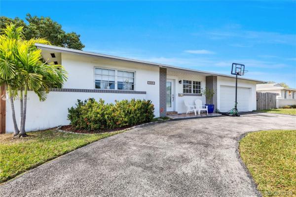 Towne Haven, 6330 SW 92nd Ave, Sunset, Florida 33173, image 2