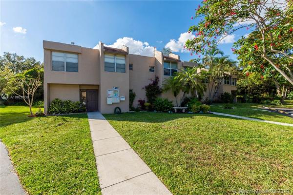 Live Oak Of Pine Island Ridge, 9420 Live Oak Pl #104, Davie, Florida 33324, image 2