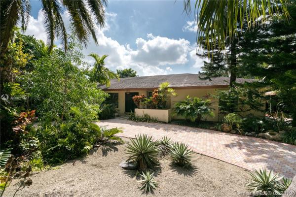 Calusa Club Estates, 12830 N Calusa Club Dr, The Crossings, Florida 33186, image 2