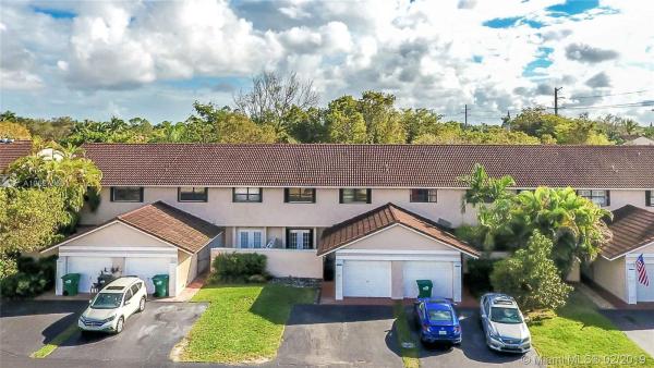 Townhomes Of La Jolla, 11684 SW 91st Ter, Kendall, Florida 33176, image 2