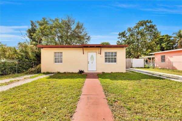 Sunkist Grove, 1560 NW 122nd St, North Miami, Florida 33167, image 2