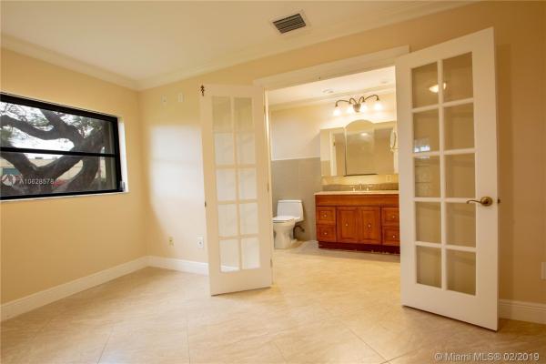Kings Court West, 8599 SW 115th Pl, Kendall, Florida 33173, image 2