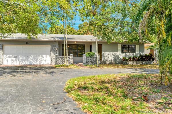 Biscayne Gardens, 85 NE 164th St, Golden Glades, Florida 33162, image 2
