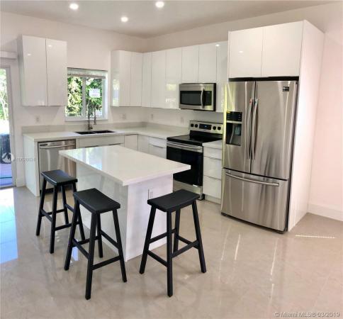 Highland Manor, 17631 NE 2nd Ct, North Miami Beach, Florida 33162, image 2