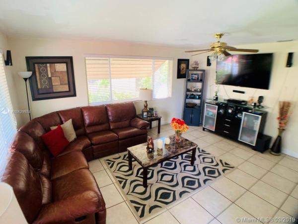Stephens Manor, 866 NW 77th St, Gladeview, Florida 33150, image 2