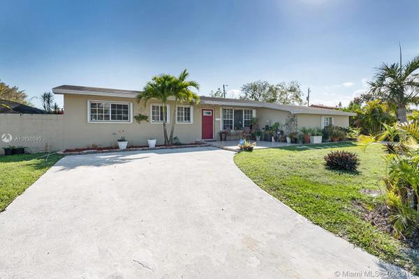 Heftler Homes, 10300 SW 53rd St, Westwood Lakes, Florida 33165, image 2