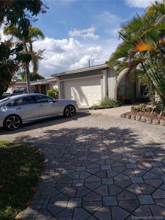 8613 Claridge Dr, Miramar, Florida 33025, image 2