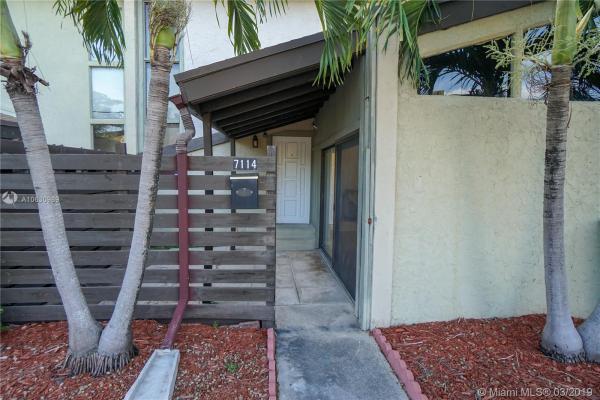Snapper Creek Townhouses, 7114 SW 112th Ct, Kendall, Florida 33173, image 2