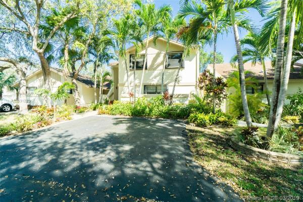 Shadywood Villas, 11813 SW 92nd Ter, Kendall, Florida 33186, image 2