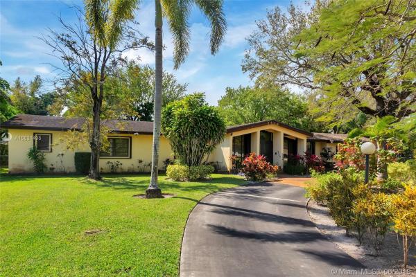 Cochrane Manor, 7440 SW 70th Ter, Glenvar Heights, Florida 33143, image 2