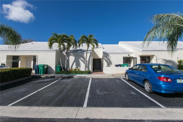 Villas Of Deerwood, 12459 SW 147th Ter, Three Lakes, Florida 33186, image 2