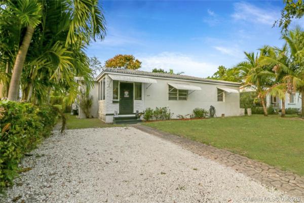 Country Club Estates, 225 Lafayette Dr, Miami Springs, Florida 33166, image 2