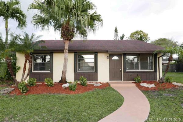 San Sebastian Townhouses, 4853 SW 135th Ct #4853, Kendale Lakes, Florida 33175, image 2