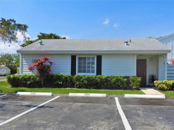 Village Homes At Country Walk, 13776 SW 149th Cir Ln #3, Country Walk, Florida 33186, image 2