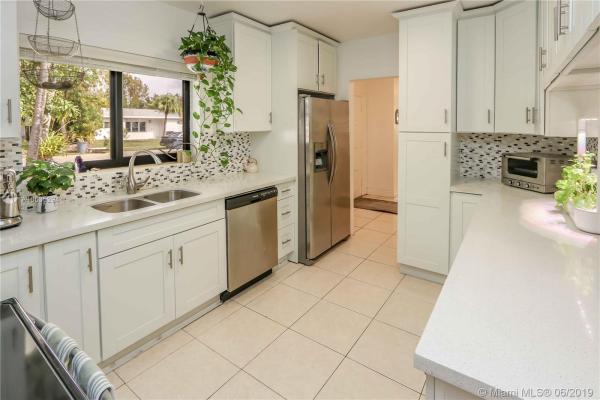 Windward Manor, 1150 NE 178th Ter, North Miami Beach, Florida 33162, image 2