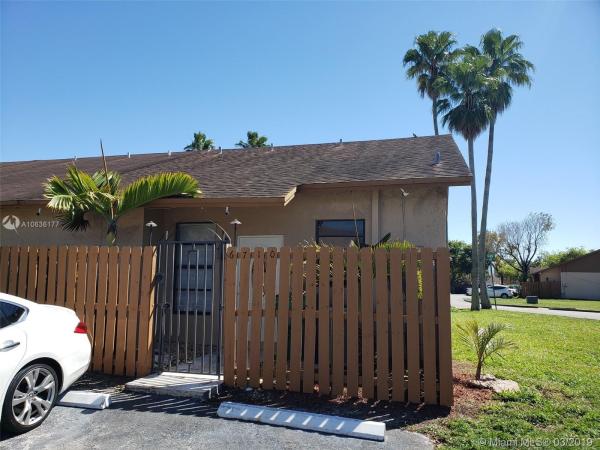 Country Lake Manors Townhomes, 6710 NW 189th St, Hialeah, Florida 33015, image 2