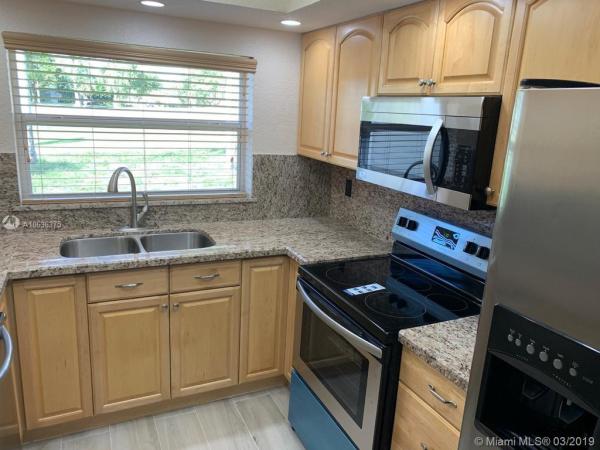 Miami Lakes Golf Course Village, 7453 Twin Sabal Dr #7453, Miami Lakes, Florida 33014, image 2