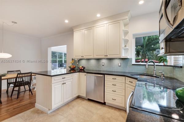 Coral Gables Crafts, 40 Sevilla Ave, Coral Gables, Florida 33134, image 2