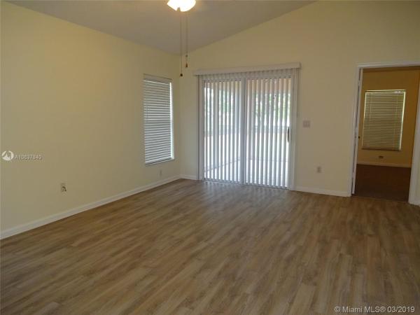 North Gate, 535 SE 21st Ln, Homestead, Florida 33033, image 2