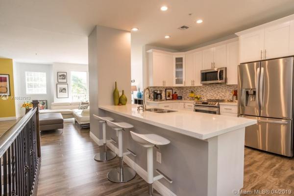 Palm Island Villas, 2725 NE 8th Ave #113, Wilton Manors, Florida 33334, image 2