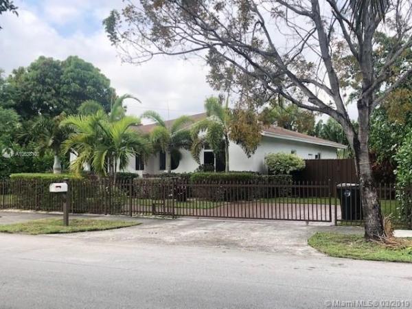 Highland Manor, 351 NE 180th Dr, North Miami Beach, Florida 33162, image 2