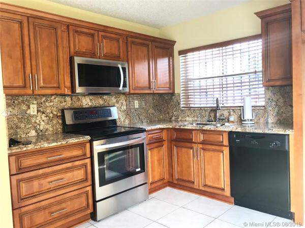Lake Pointe, 711 NW 122nd Ct, Tamiami, Florida 33182, image 2
