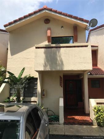 Inglewood Townhomes, 17922 NW 68th Ave #32, Country Club, Florida 33015, image 2