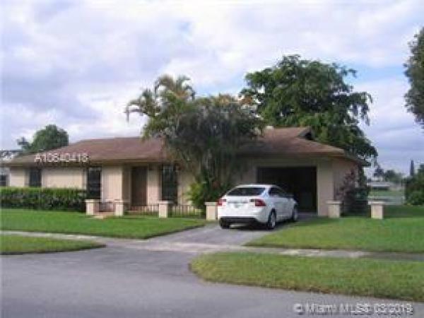 Bent Tree Lakeside, 4324 SW 139th Ct, Kendale Lakes, Florida 33175, image 2