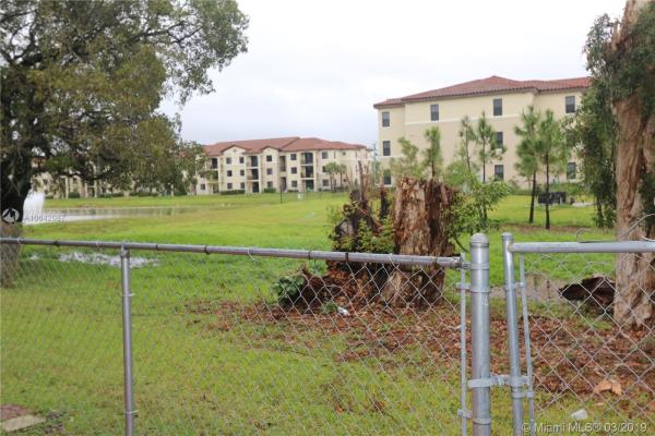 Oakview, 9193 SW Fontainebleau Blvd #203, Fountainebleau, Florida 33172, image 2