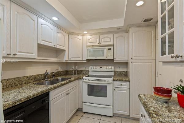 The Carriage Club, 5005 Collins Ave #1023, Miami Beach, Florida 33140, image 2