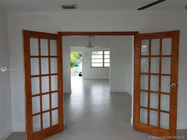 Comfort Gardens, 1121 NW 33rd Ave, Miami, Florida 33125, image 2