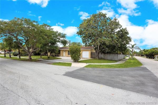 Fairway Park, 15600 SW 102nd Pl, Palmetto Estates, Florida 33157, image 2