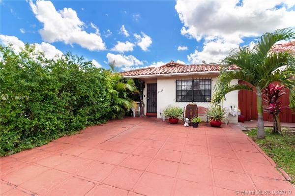 Biltmore Villas, 8998 NW 116th St, Hialeah Gardens, Florida 33018, image 2